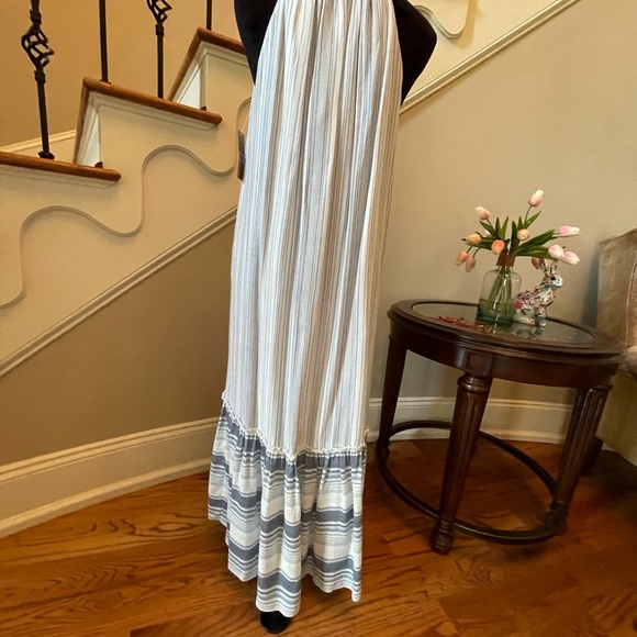 🎉HP🎉…🌺Cremieux…NWT…Blue/Ivory Striped Maxi - Picture 7 of 9